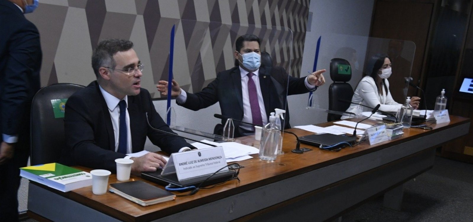 Mendonça nega ter perseguido e intimidado críticos de Bolsonaro