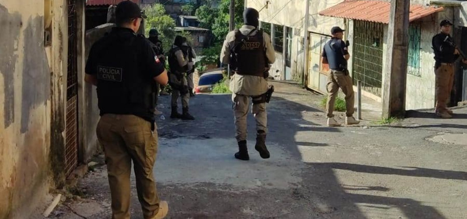 Adolescente é retirado de casa e morto a tiros em Valéria; bairro amanhece sem ônibus 