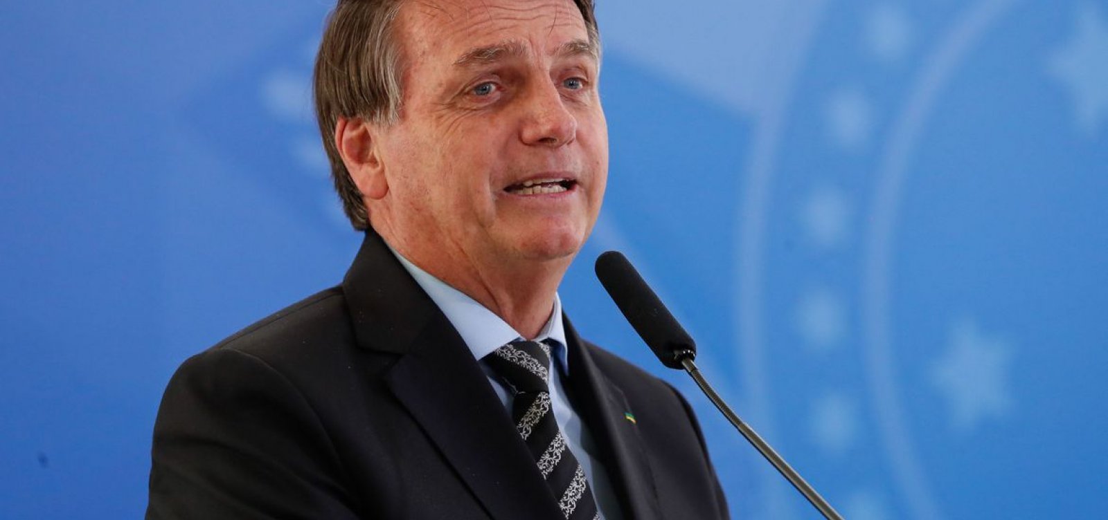Bolsonaro cria novo nível de promoção na Força Aérea Brasileira por meio de decreto