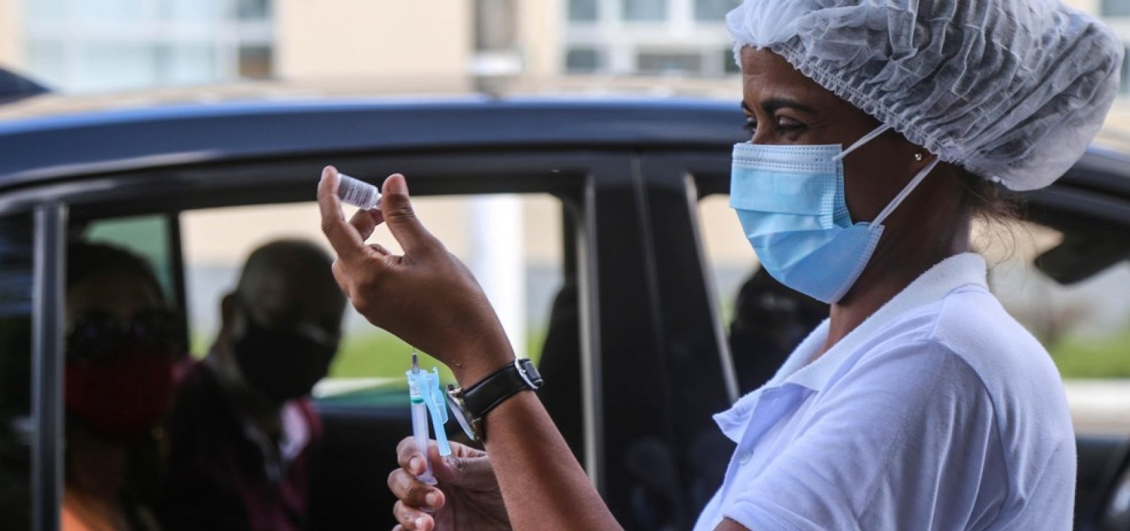 Vacinação contra Covid segue em igrejas, aeroporto, shoppings e rodoviária de Salvador neste domingo; confira