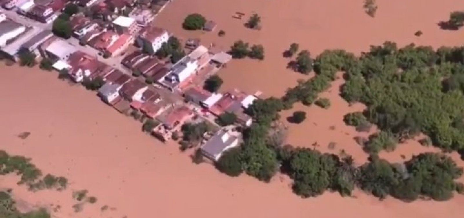 Enchentes no sul: Bahia tem 7 mortos, 70 mil atingidos e 3,7 mil desabrigados 