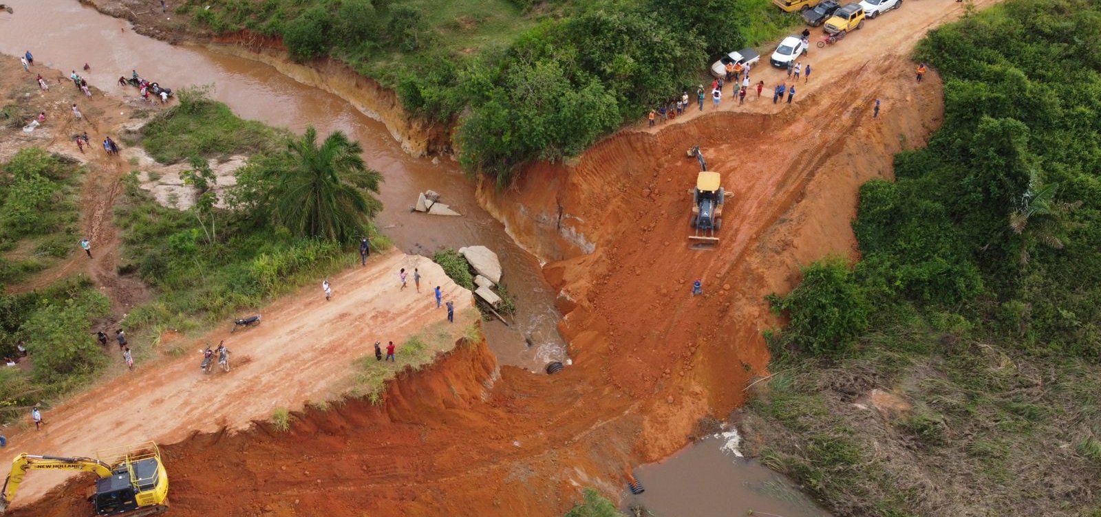 Governo conclui obras emergenciais e libera via destru&iacute;da por temporal 