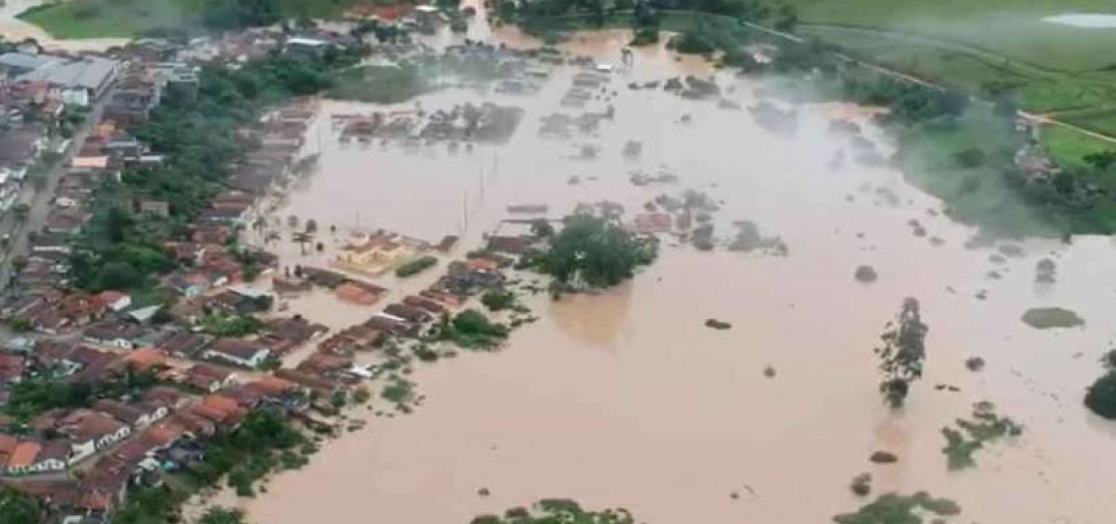 Após fortes chuvas, cidades no sul da Bahia ainda sofrem com falhas no abastecimento de água