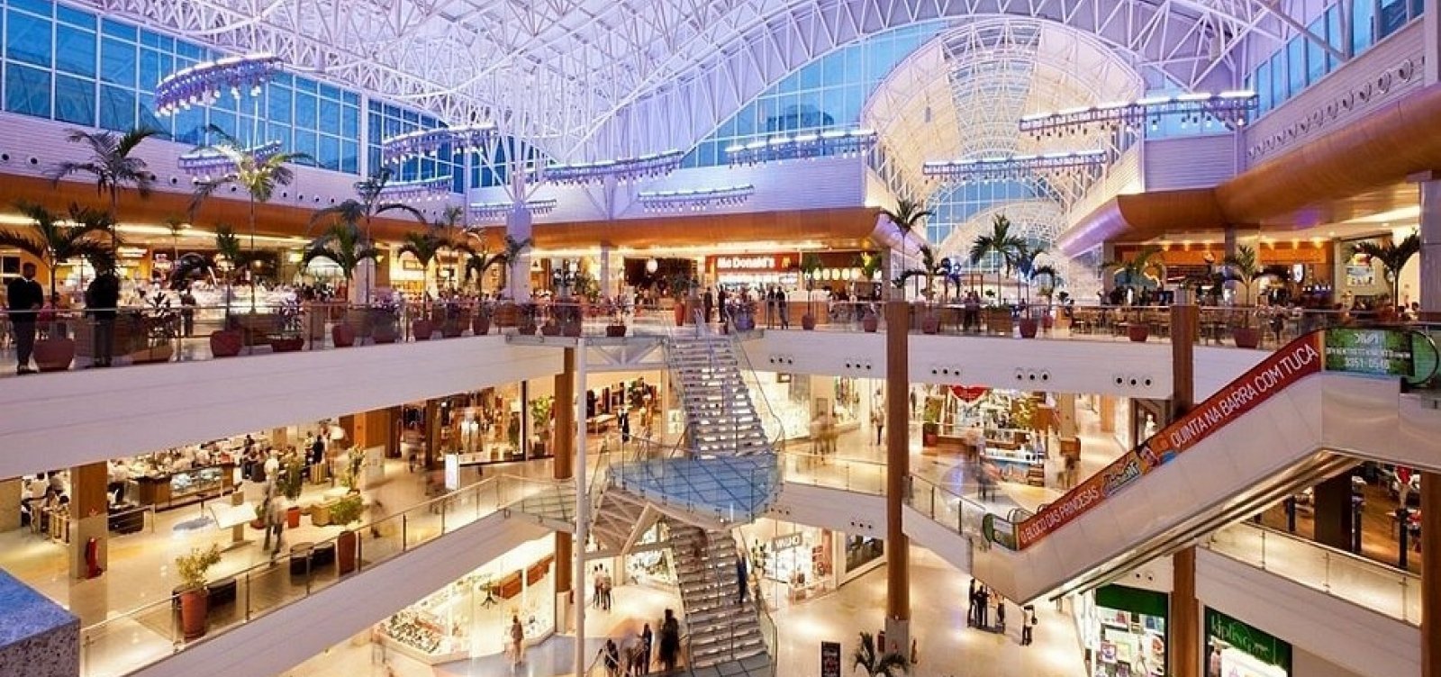 Shoppings têm horário especial para período de Natal e Réveillon; confira -  Metro 1