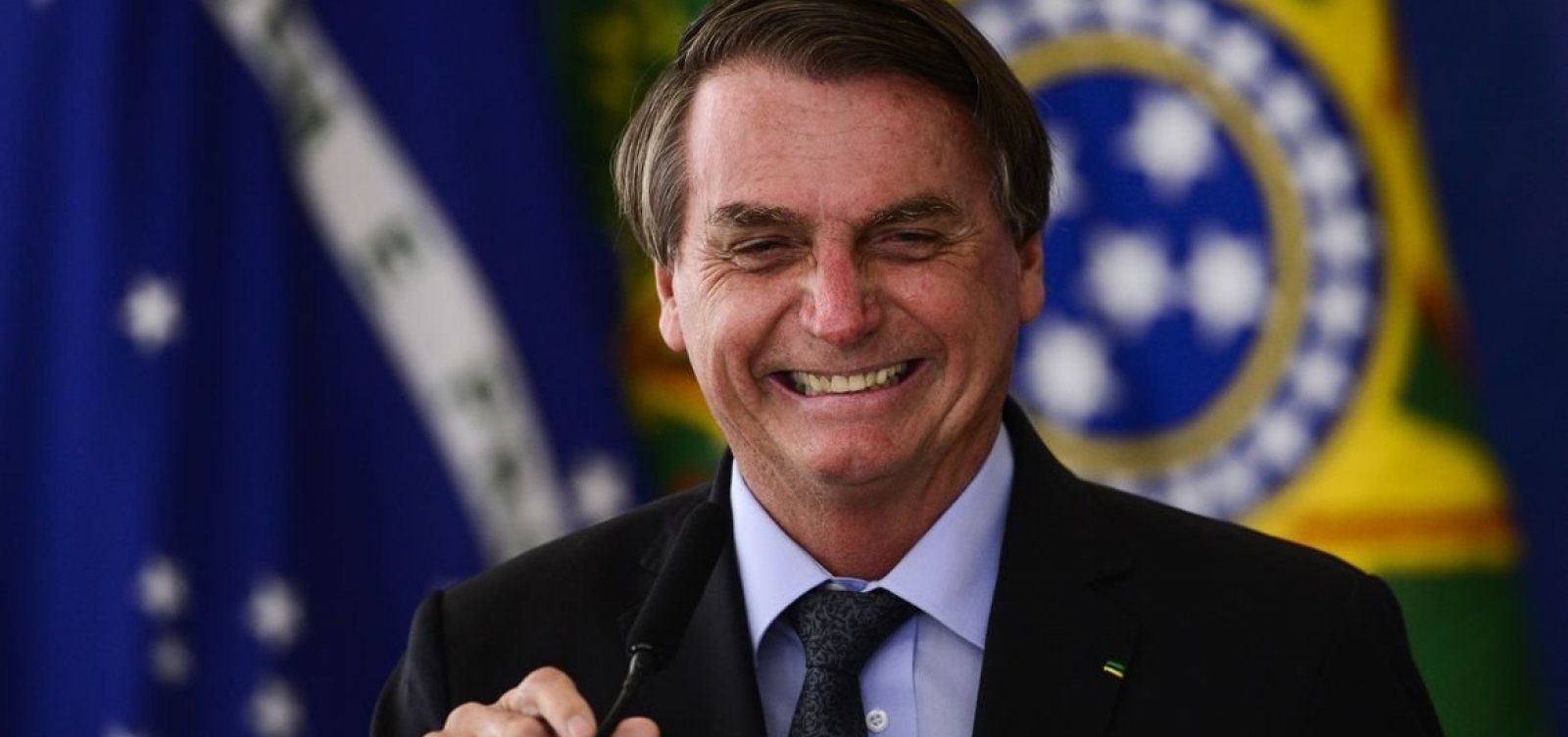 Em meio à tragédia na Bahia, Bolsonaro viaja de férias para Santa Catarina