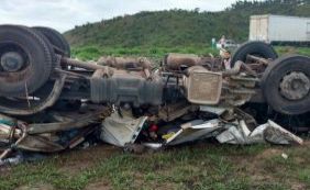 Acidente envolvendo carreta deixa um morto na BR-101