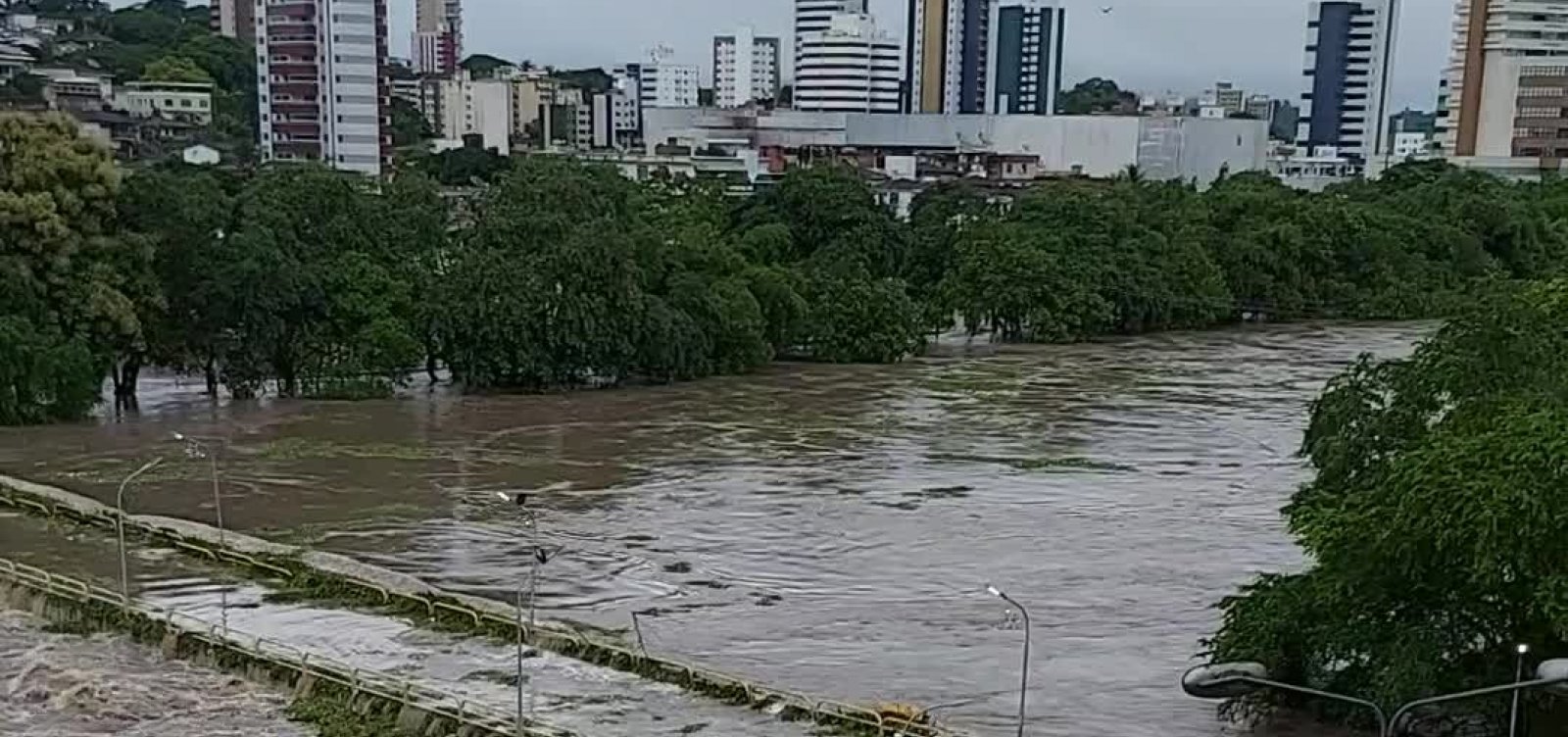 Prefeitura de Itabuna anuncia auxílio de R$ 3 mil para famílias que perderam imóveis após chuvas
