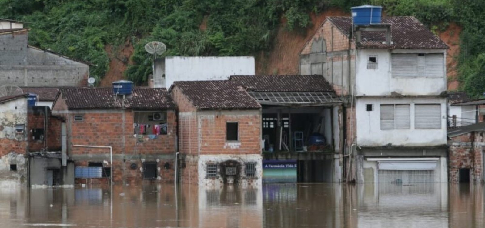 Ap&oacute;s temporais, Embasa recupera abastecimento em mais de 40 cidades prejudicadas 