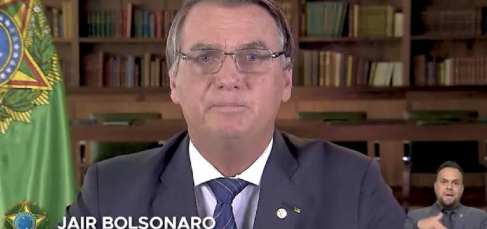 Na TV, Bolsonaro distorce dados, omite fatos e é alvo de panelaço 