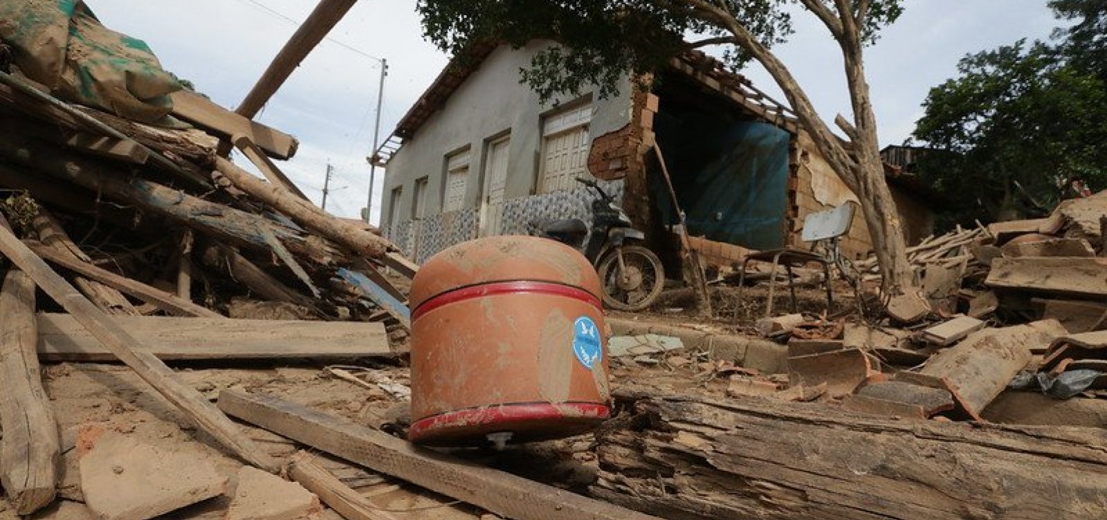  Chuvas na Bahia: Rui alfineta governo federal e diz que gestão estadual vai começar a reconstruir casas 