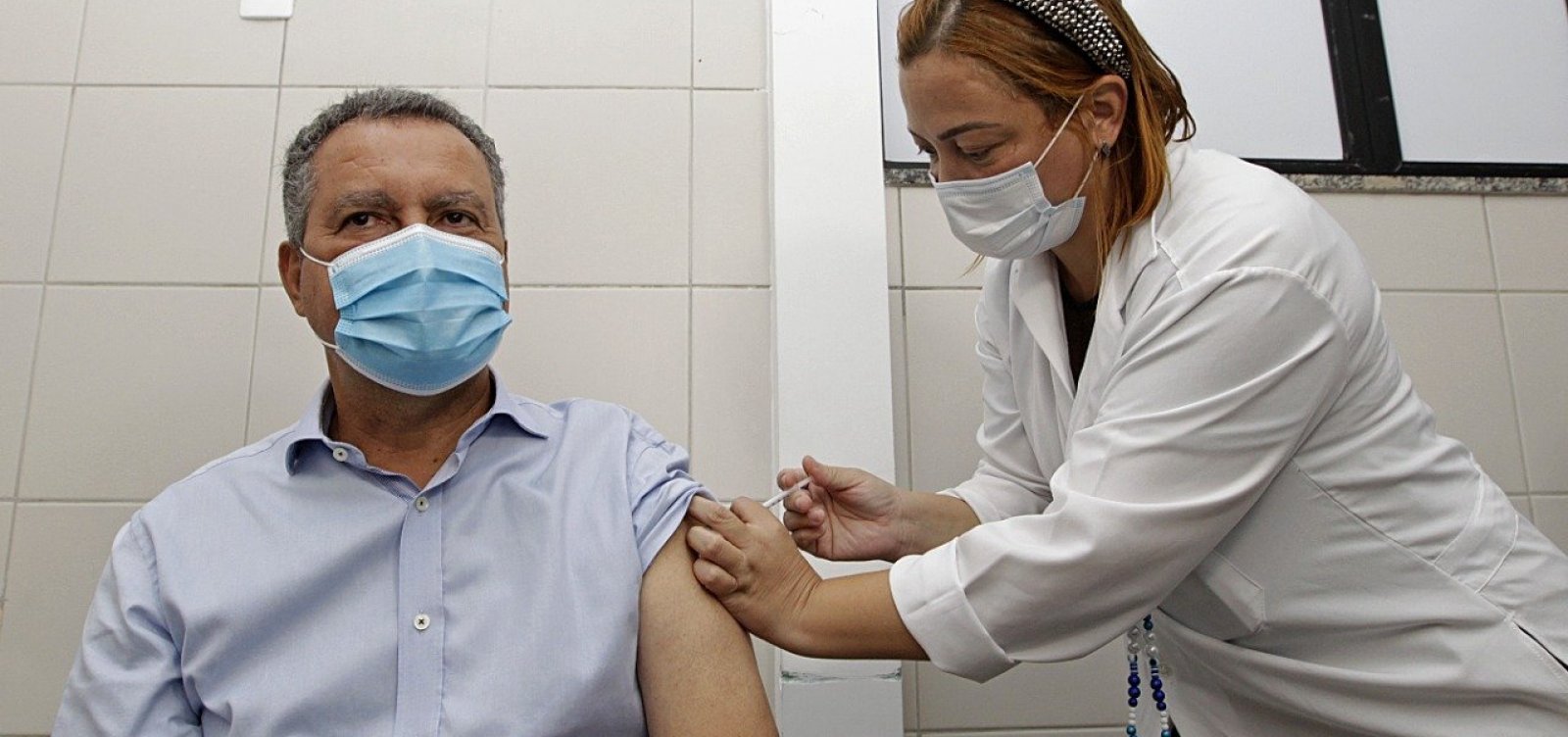 Governador recebe 3ª dose de vacina contra a Covid-19 