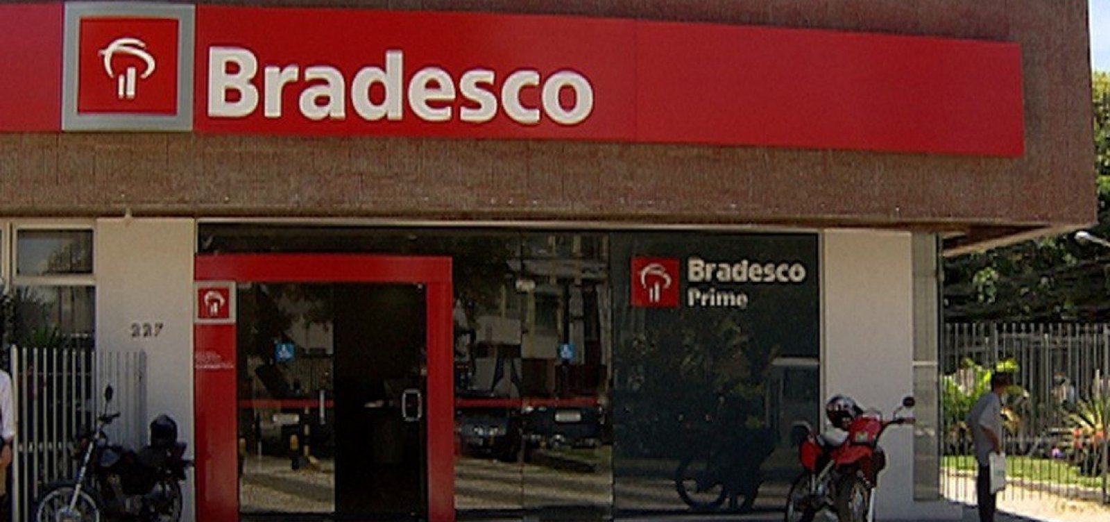 Ao menos dez agências bancárias fecham na Bahia após surto de Covid 