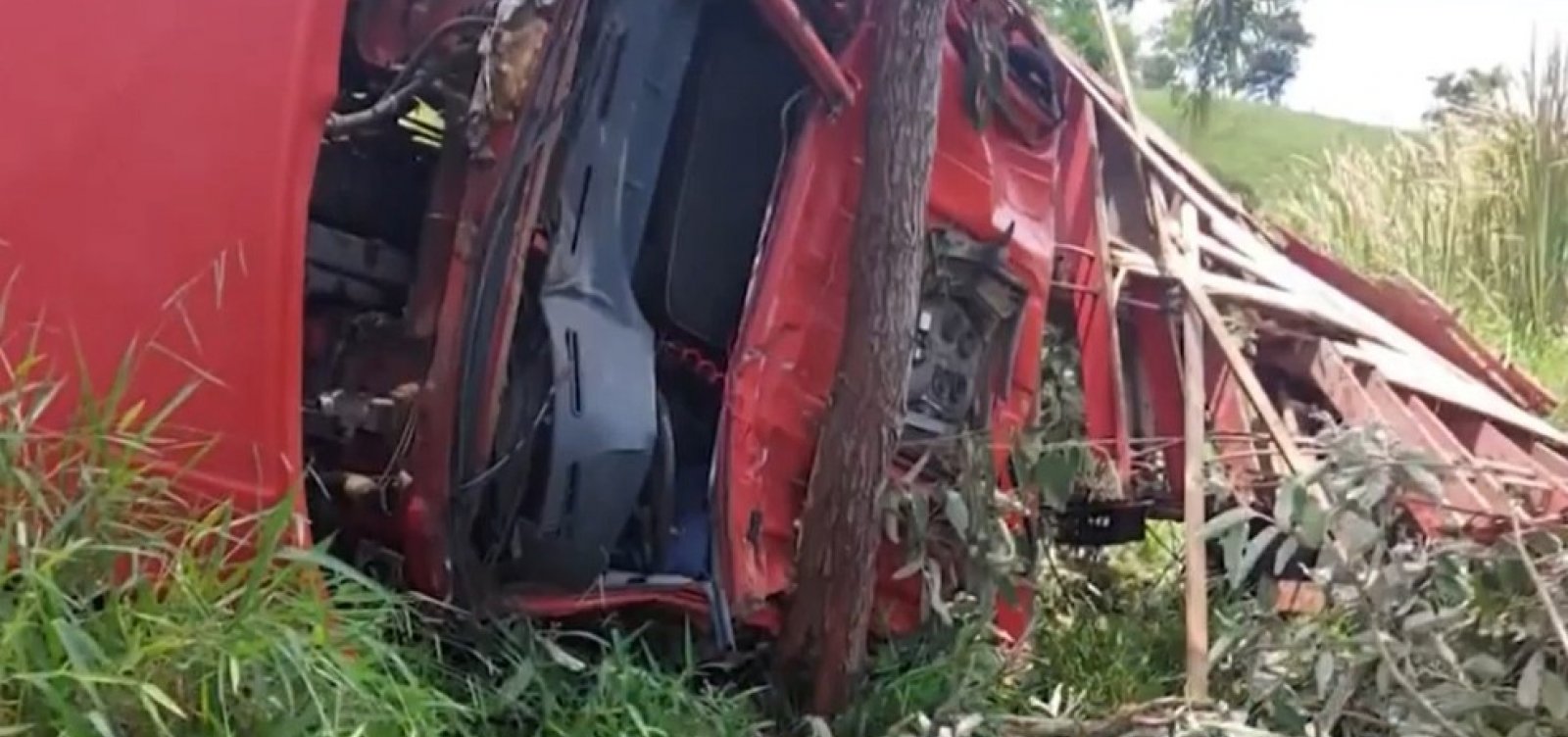 Duas pessoas morrem em acidente envolvendo caminhão no oeste da Bahia