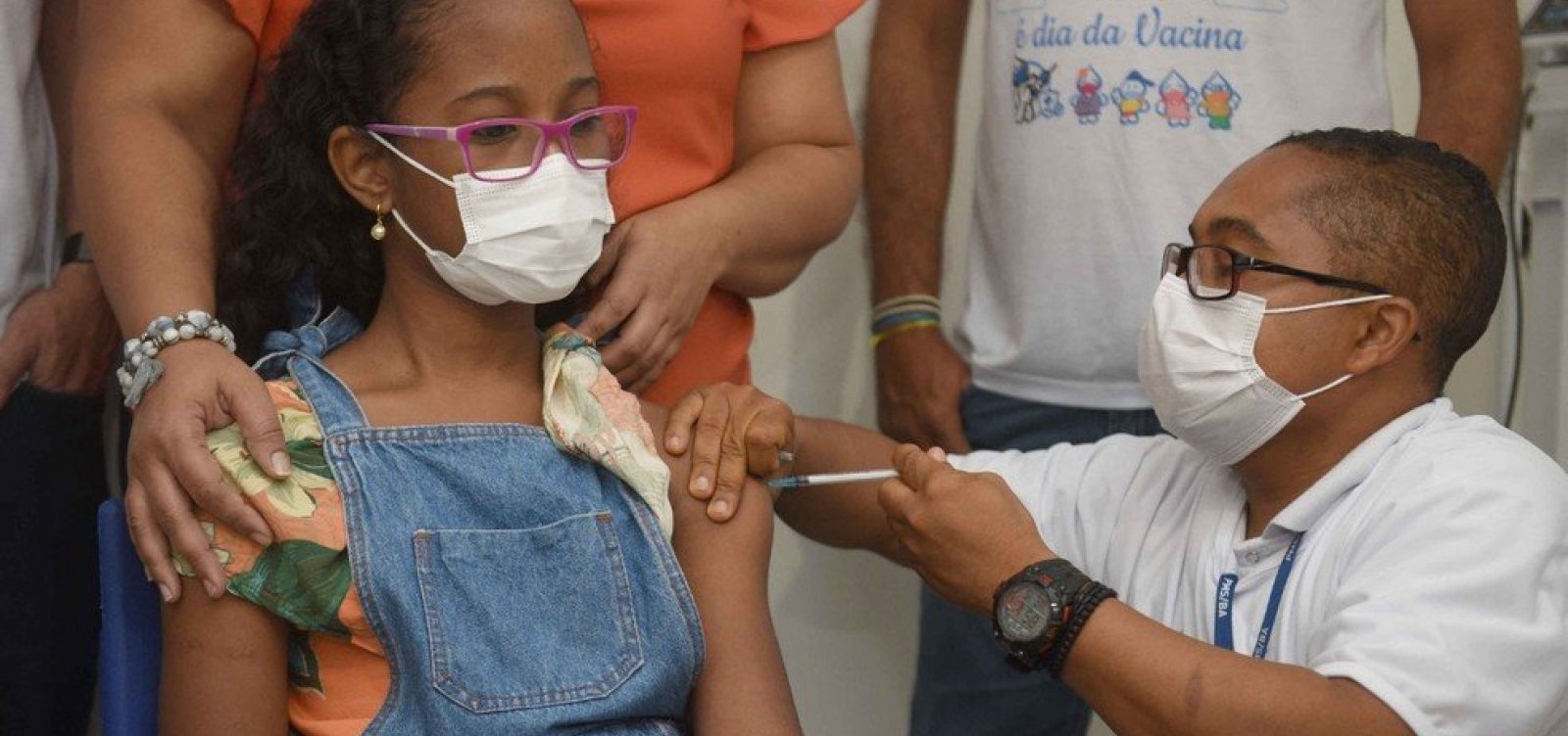 Covid: cerca de 2 mil crianças foram aos postos de Salvador no primeiro dia de vacinação 