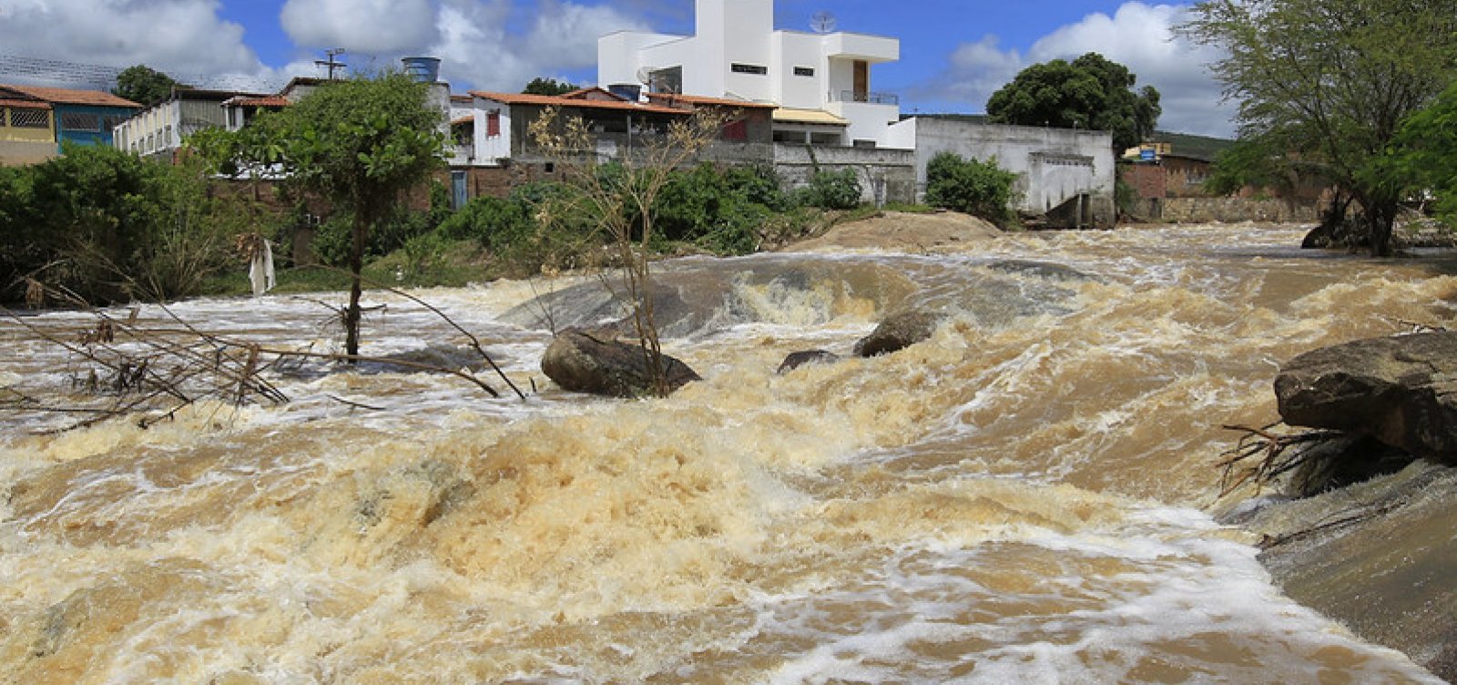 Sobe para 27 o número de óbitos pelas chuvas na Bahia 