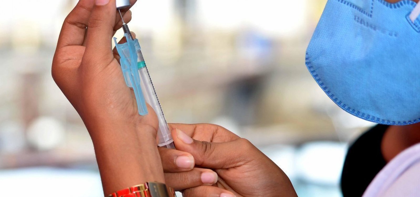 Após suspensão no domingo, vacina contra gripe retorna nesta terça em Salvador