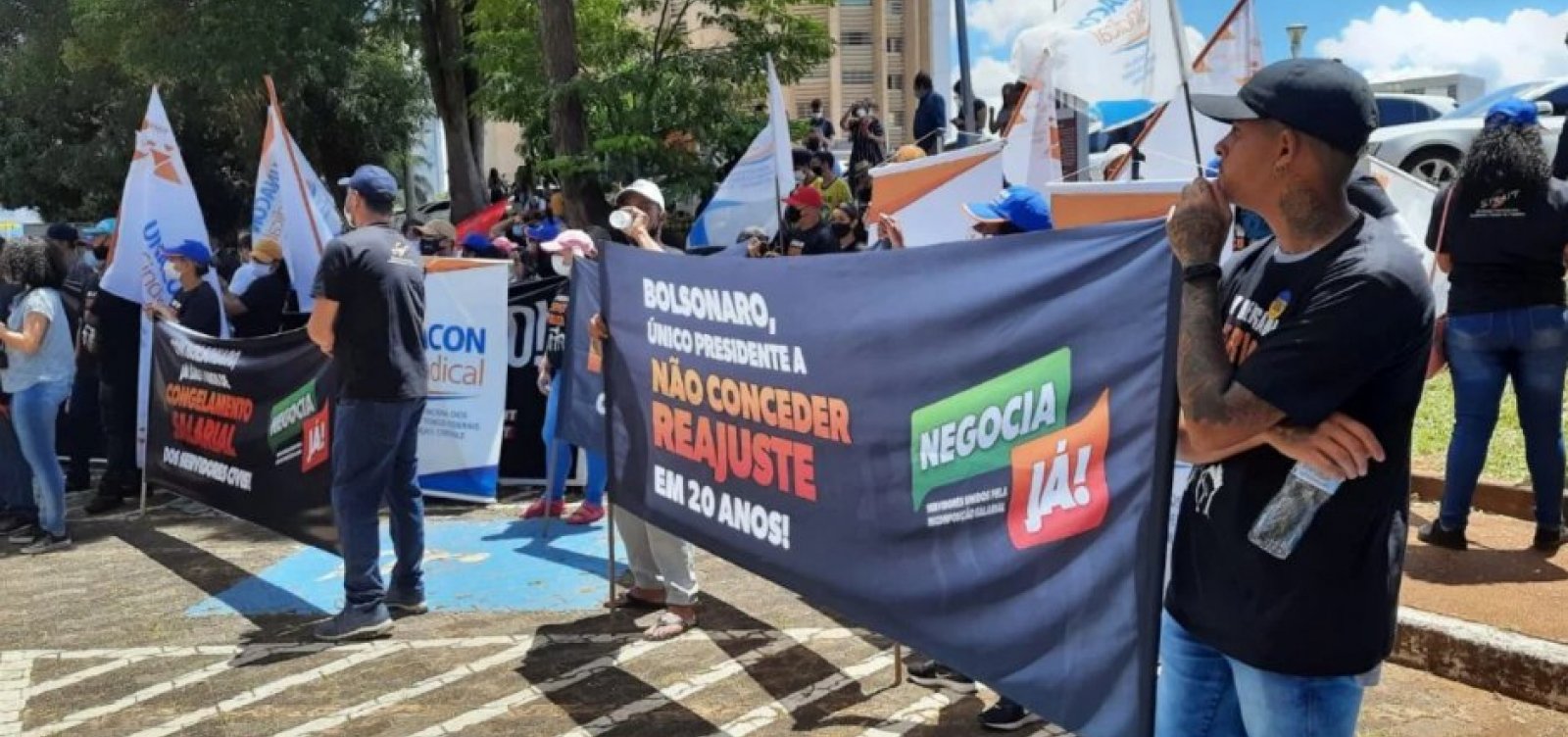 Servidores federais fazem atos em Brasília por reajuste salarial