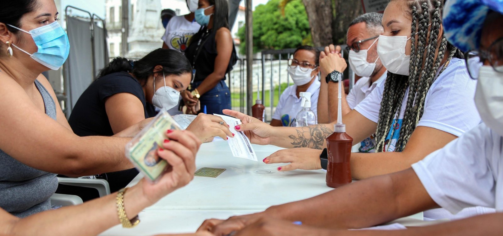 Em 4 dias, pontos de testagem rápida em Salvador registram 907 novos casos de Covid