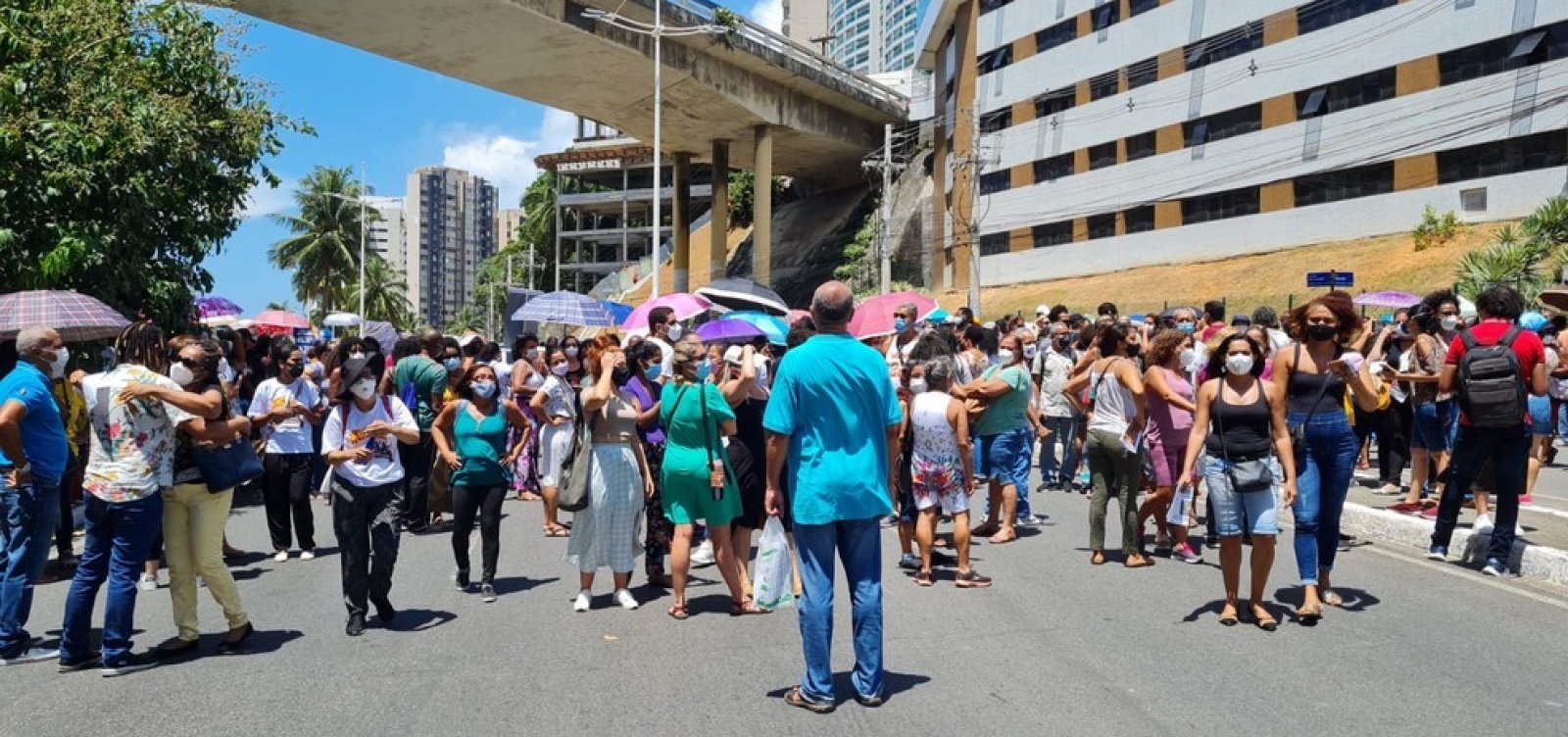 Contra reforma no ensino municipal, professores organizam protesto na Boca do Rio