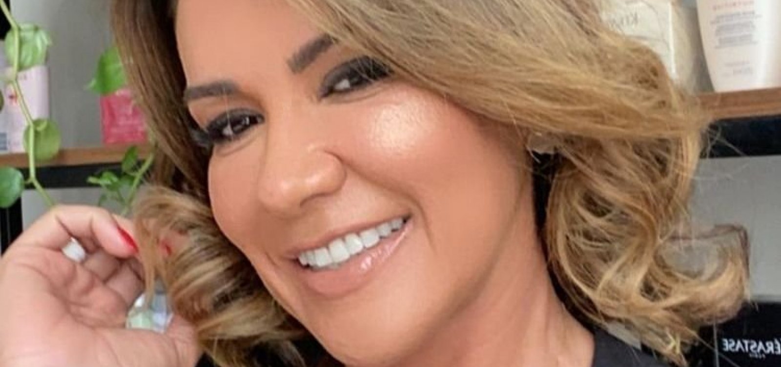 Morre Néa Vasconcelos, diretora do salão de beleza Sá Marina, em Salvador