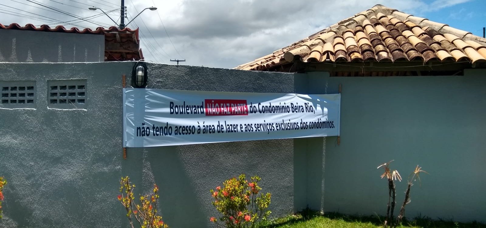 Sedur de Lauro notifica Condomínio Beira Rio por colocar faixas no local sem alvará