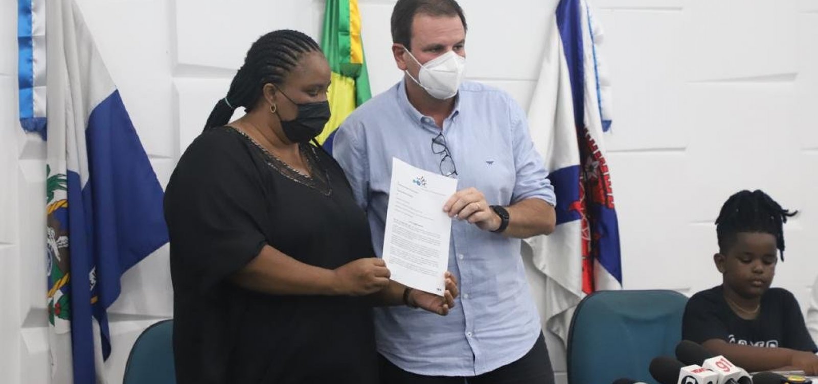 Prefeitura do Rio formaliza a entrega da concessão de quiosques para a família de Moïse