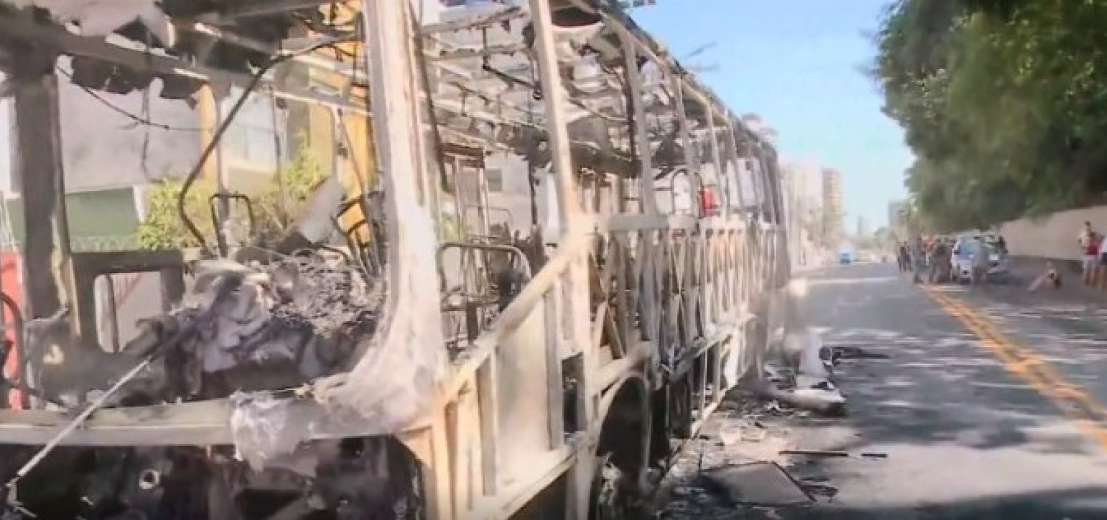 Pane elétrica pode ter causado incêndio em ônibus na Pituba; ninguém ficou ferido