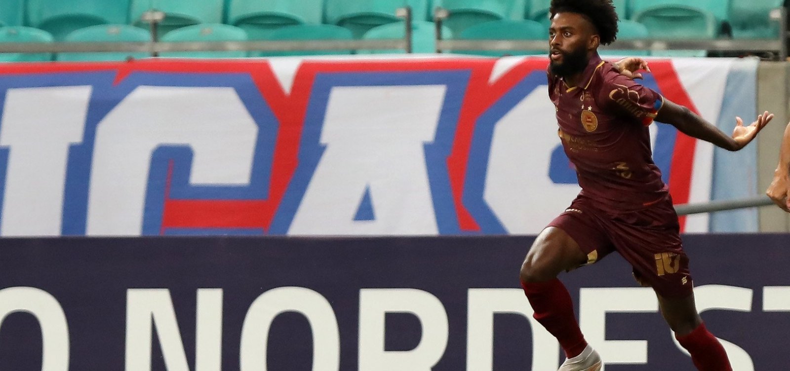 Bahia identifica torcedor que cometeu ato racista contra o lateral Luiz Henrique