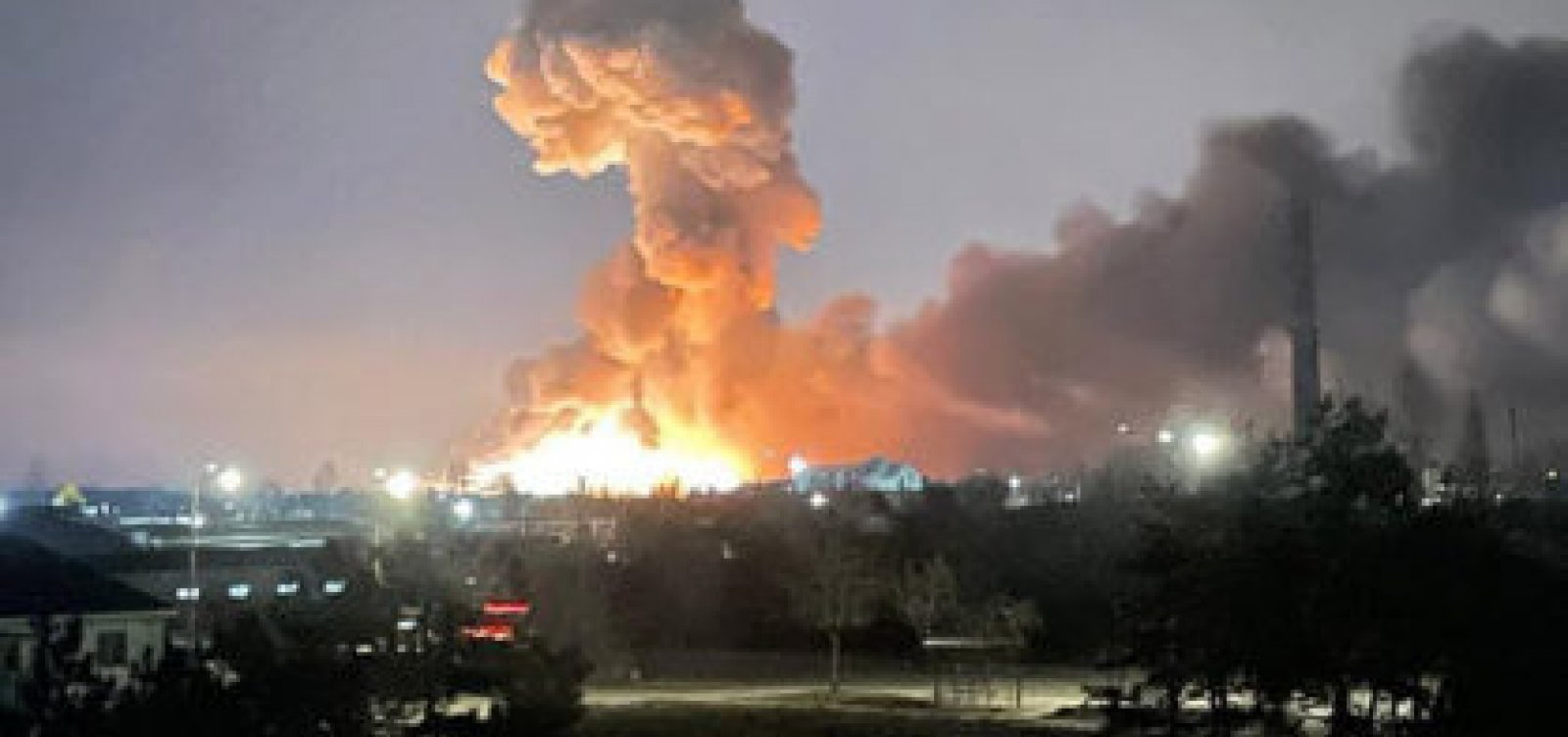 Kiev sofre novos bombardeios e se prepara para invasão russa
