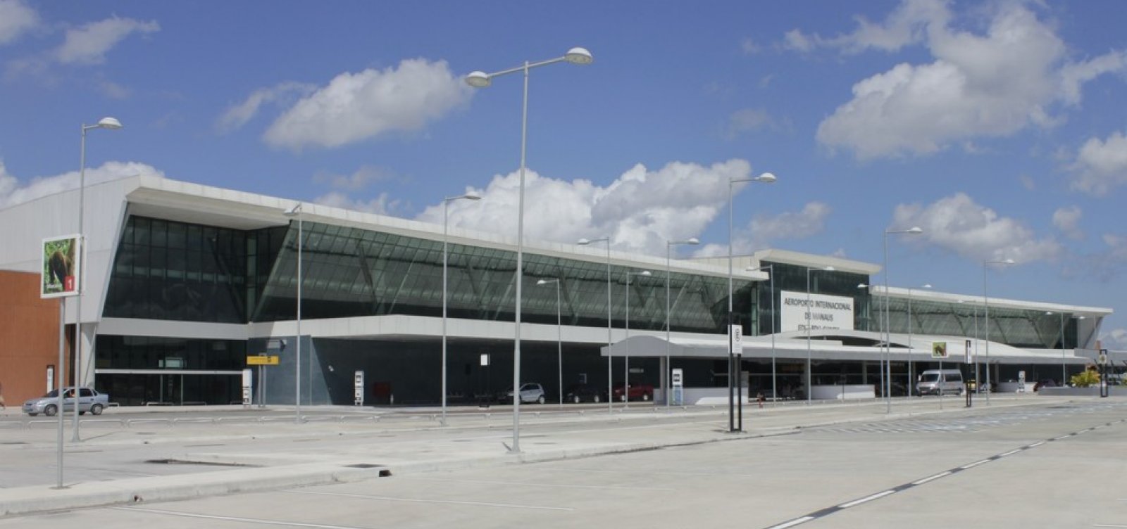 Menino de 9 anos entra escondido em avião e viaja só de Manaus até São Paulo
