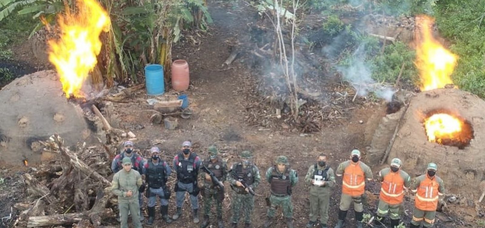 Polícia destrói oito fornos e quatro carvoarias ilegais em área de Mata Atlântica
