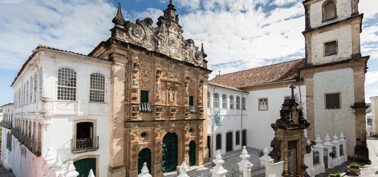 Com forte chuva, parte do telhado de igreja do século 18 desaba no Pelourinho 