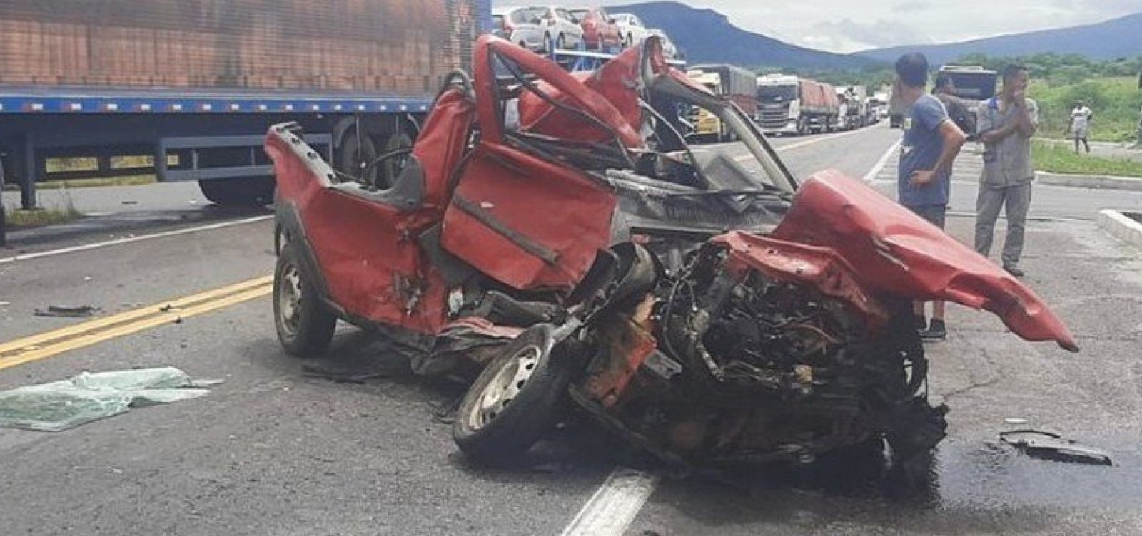 Dois acidentes deixam vítimas em rodovias federais da Bahia neste sábado