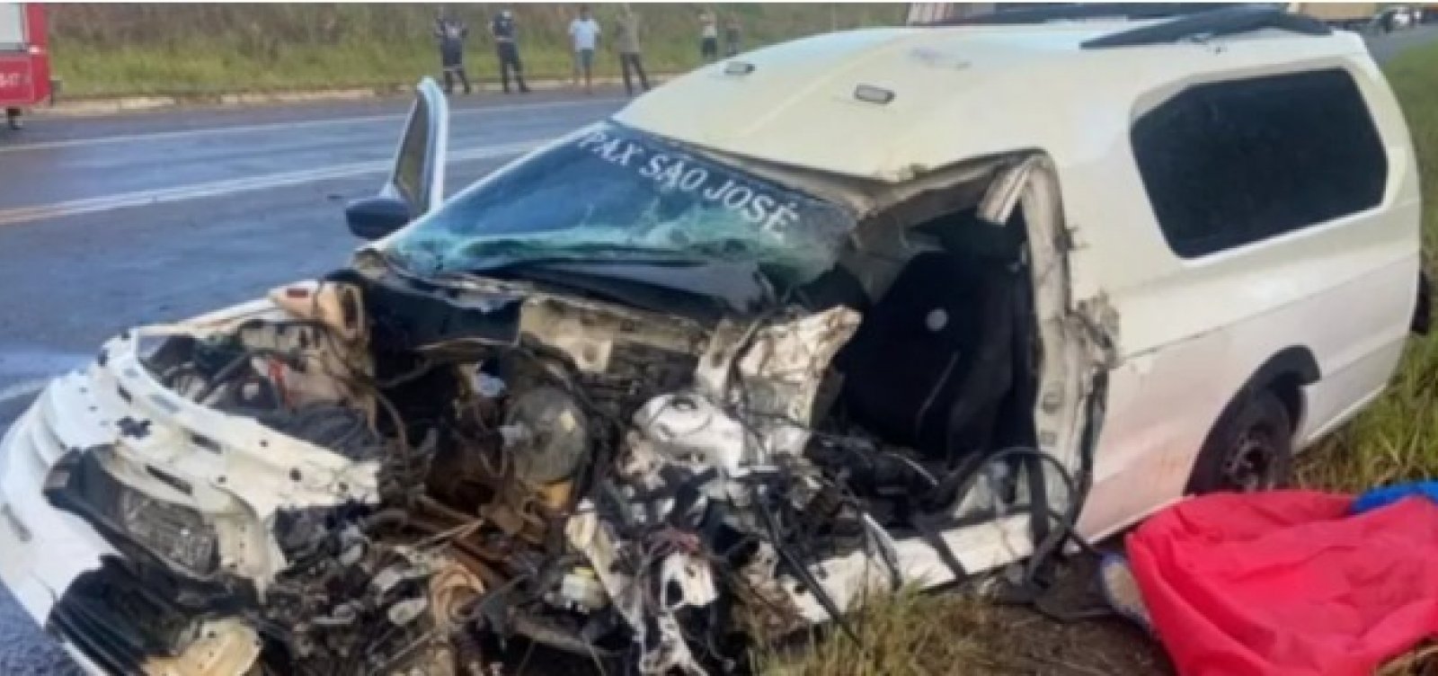 Motorista de carro funer&aacute;rio morre em acidente com caminh&atilde;o na BR-101