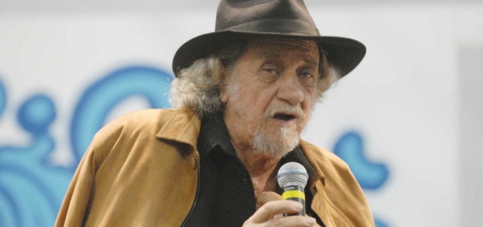 Internado há 20 dias, cantor e compositor Elomar Figueira é extubado; músico está lúcido