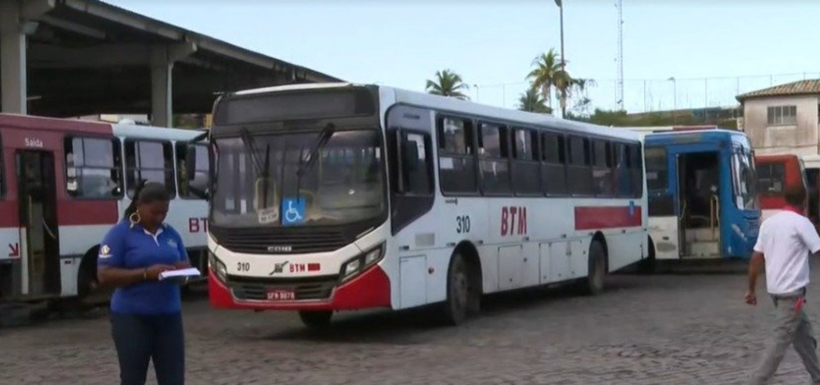 Ônibus da empresa BTM não circulam por falta de combustível, dizem rodoviários 