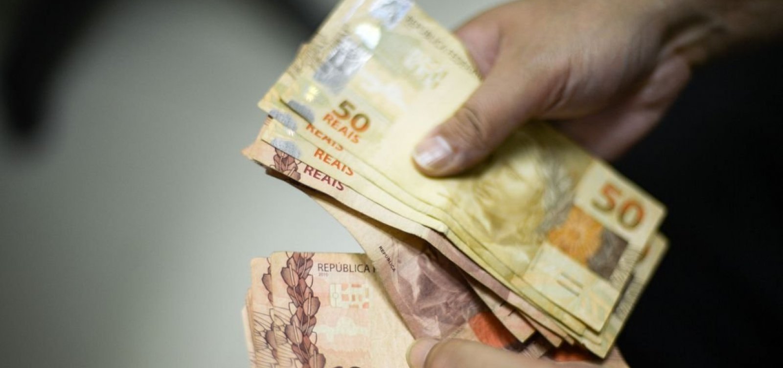 Governo eleva estimativa de inflação, e salário mínimo em 2023 pode subir para R$ 1.293