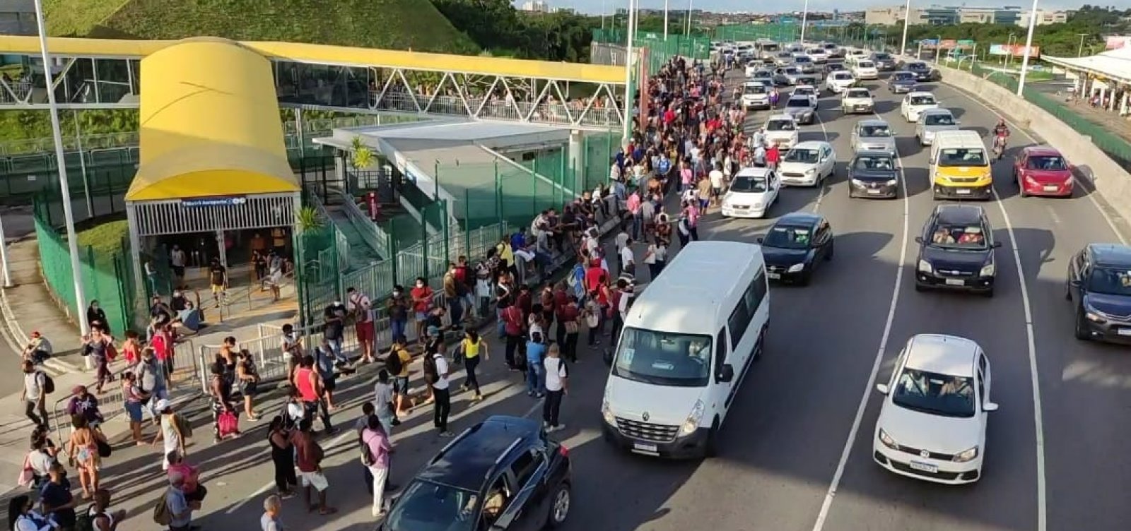 Ônibus metropolitanos voltam a circular nesta sexta, mas greve está no radar dos rodoviários