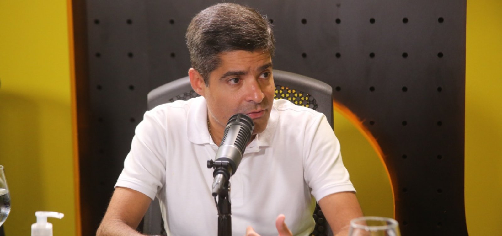 “Não vou fazer um governo com amigos”, diz ACM Neto sobre apoio de João Leão