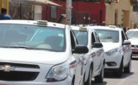 Prefeitura apreende três táxis irregulares no primeiro dia de Carnaval