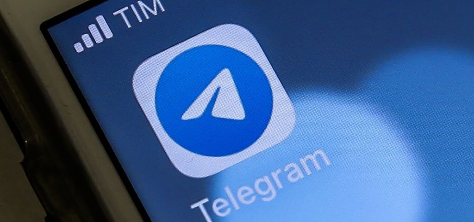 Após decisão de Moraes, bolsonaristas recomendam tutorial para driblar bloqueio do Telegram