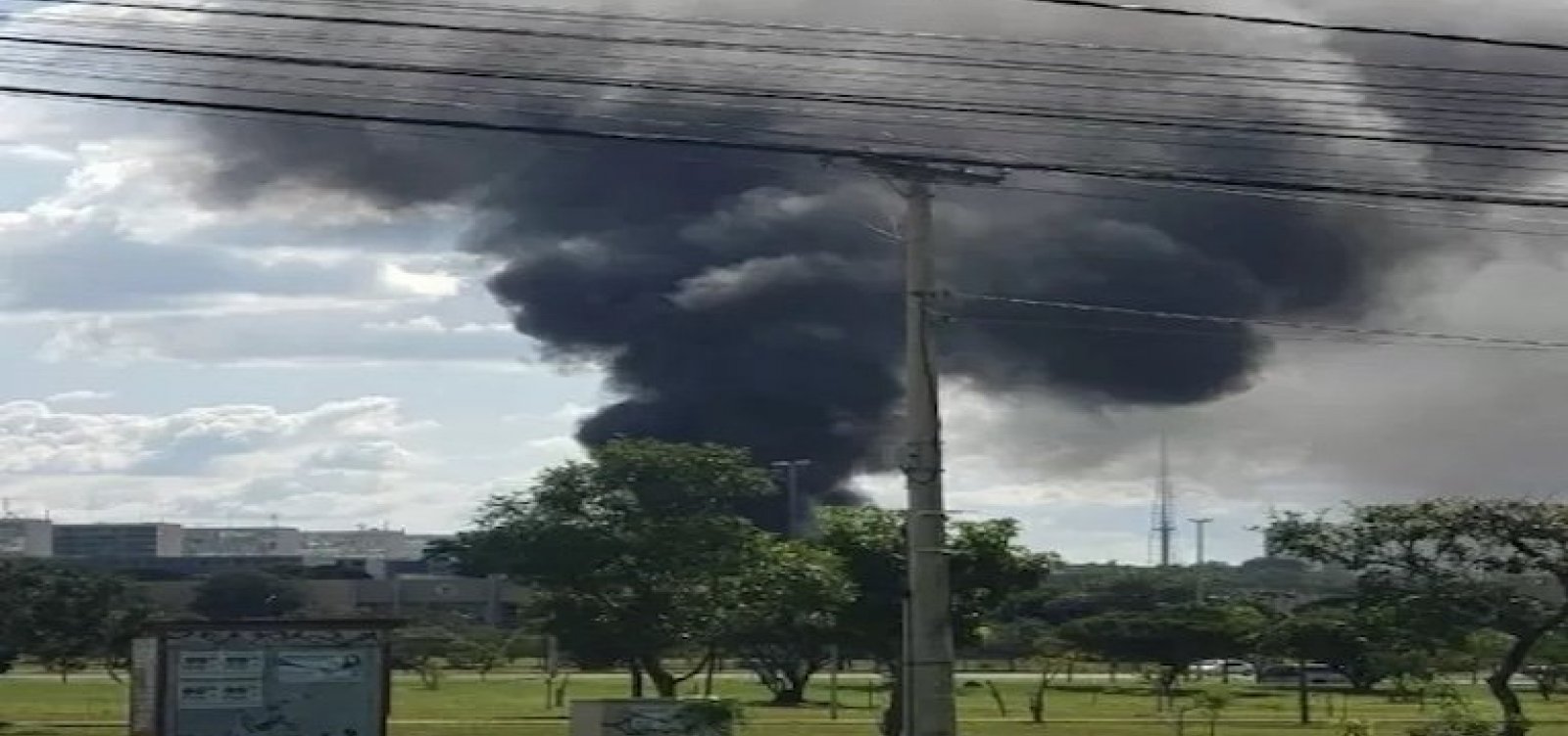 Inc&ecirc;ndio atinge pr&eacute;dio anexo ao Pal&aacute;cio do Planalto, sede da Presid&ecirc;ncia da Rep&uacute;blica
