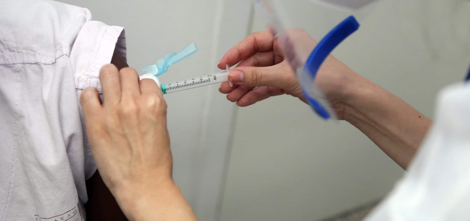 Covid-19: Vacinação em Salvador continua nesta segunda com estratégia 'Liberou Geral'