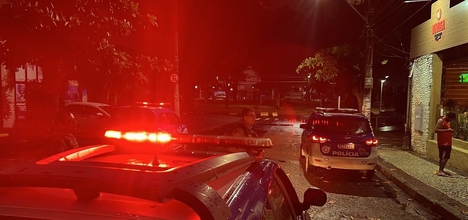 Bandidos assaltam Boteco do Caranguejo durante a noite e promovem arrastão no Itaigara