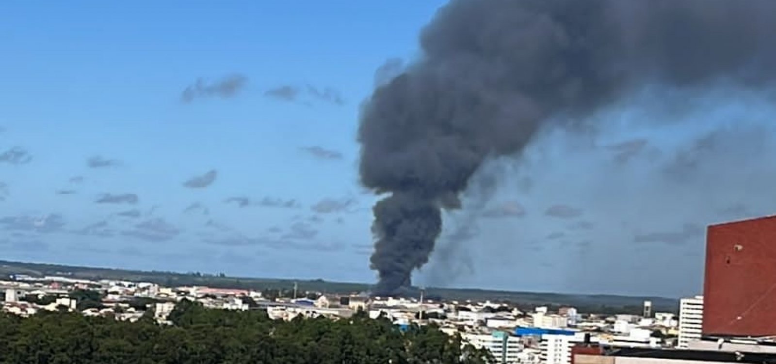 Incêndio atinge supermercado Atacadão em Vitória da Conquista; veja vídeo