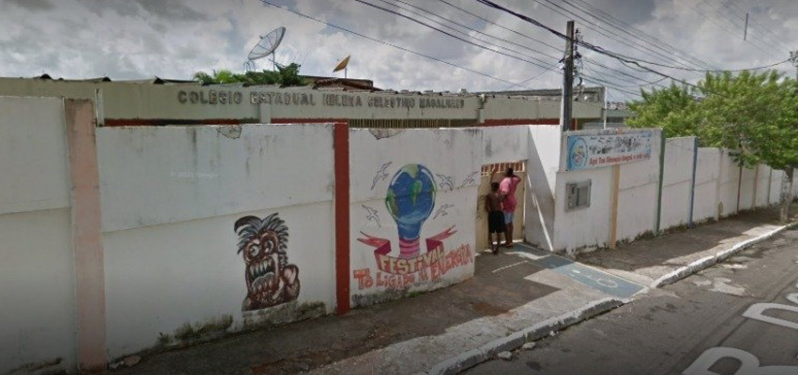 Aluna de col&eacute;gio estadual &eacute; esfaqueada por colega em Salvador