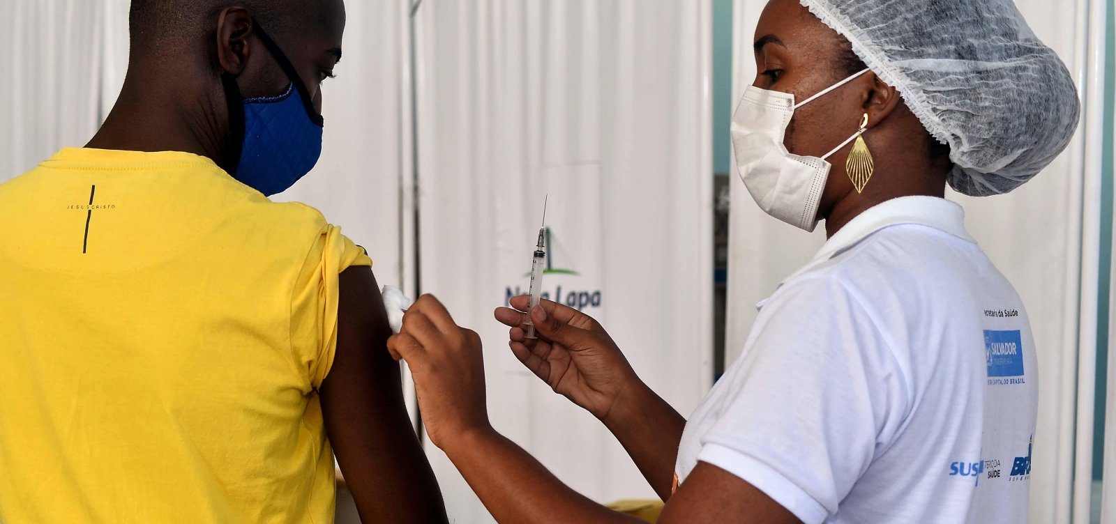 Vacinação contra a Covid continua em Salvador para moradores de toda Bahia