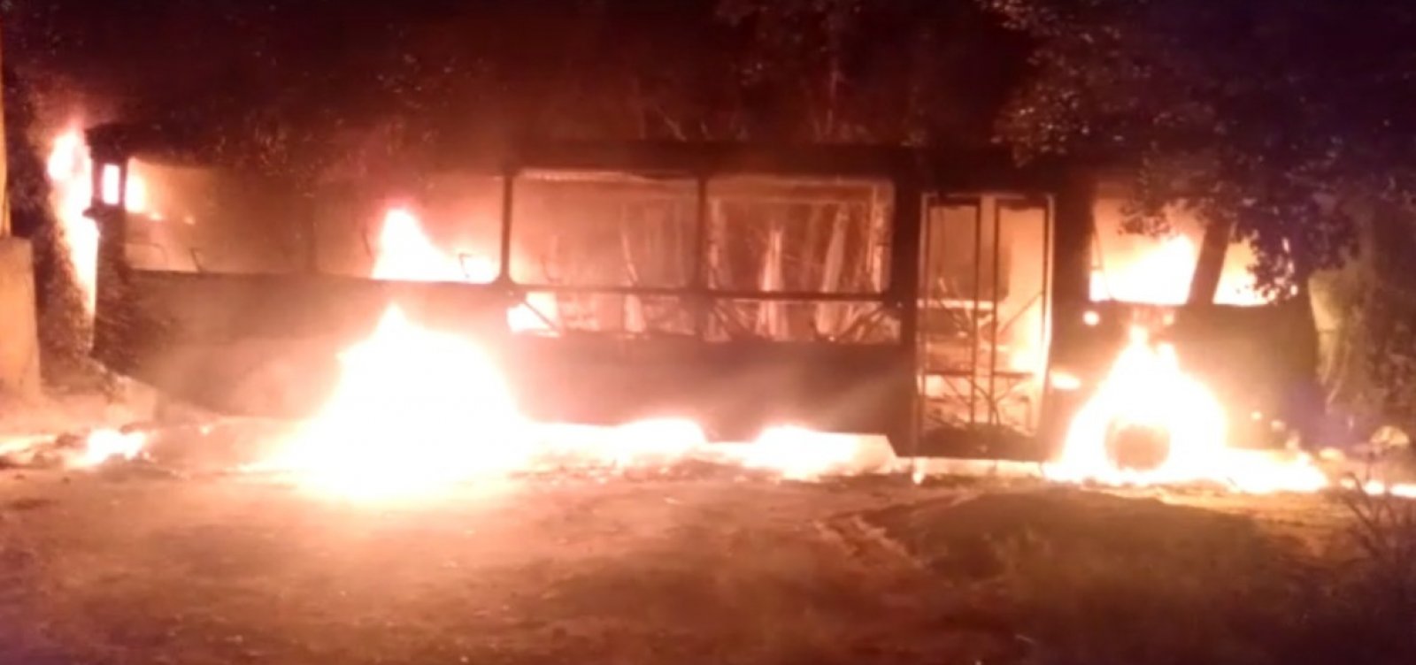 Ônibus escolar do Vale do Capão sofre incêndio e estudantes ficam sem transporte