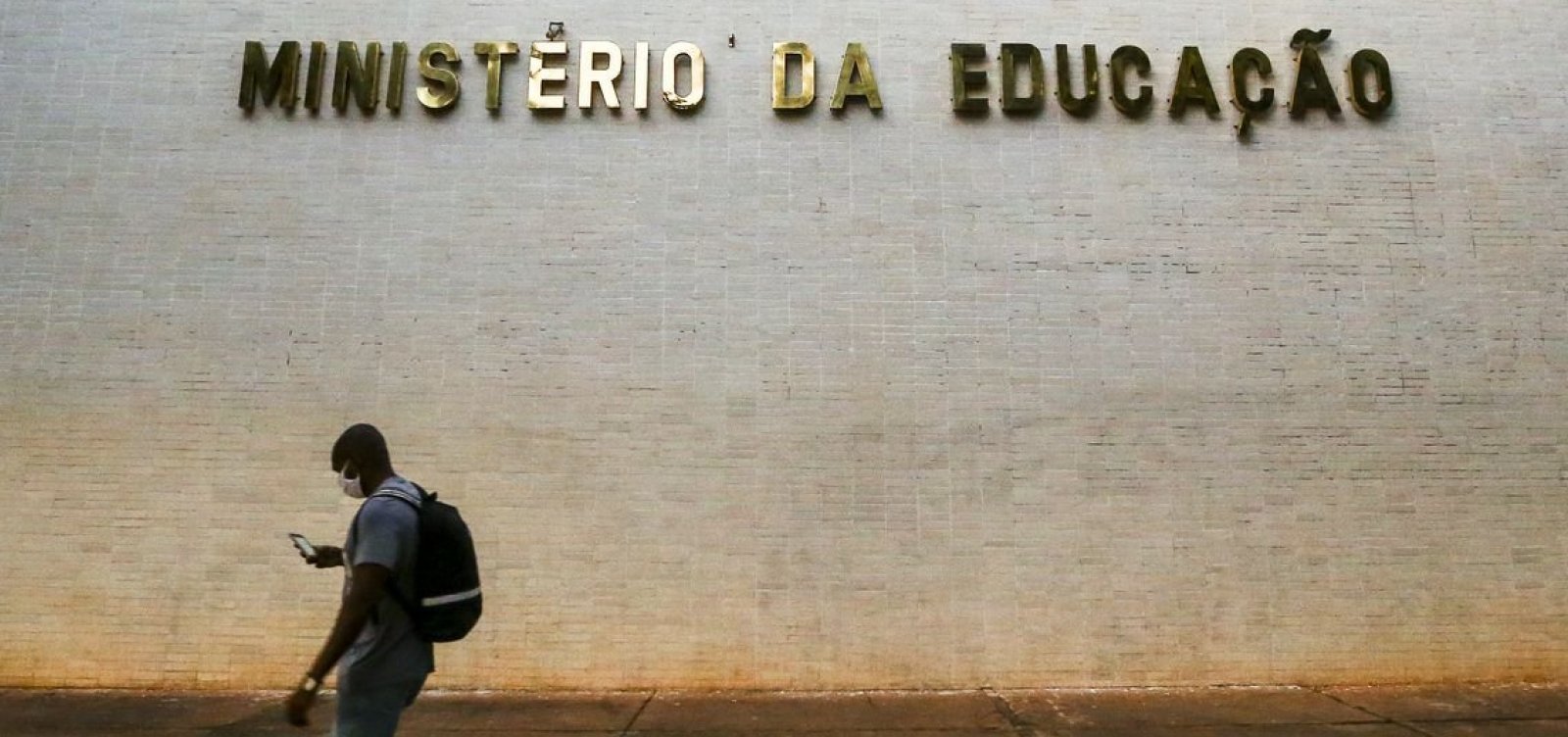 MEC trava libera&ccedil;&atilde;o de R$ 434 milh&otilde;es para obras paradas de escolas