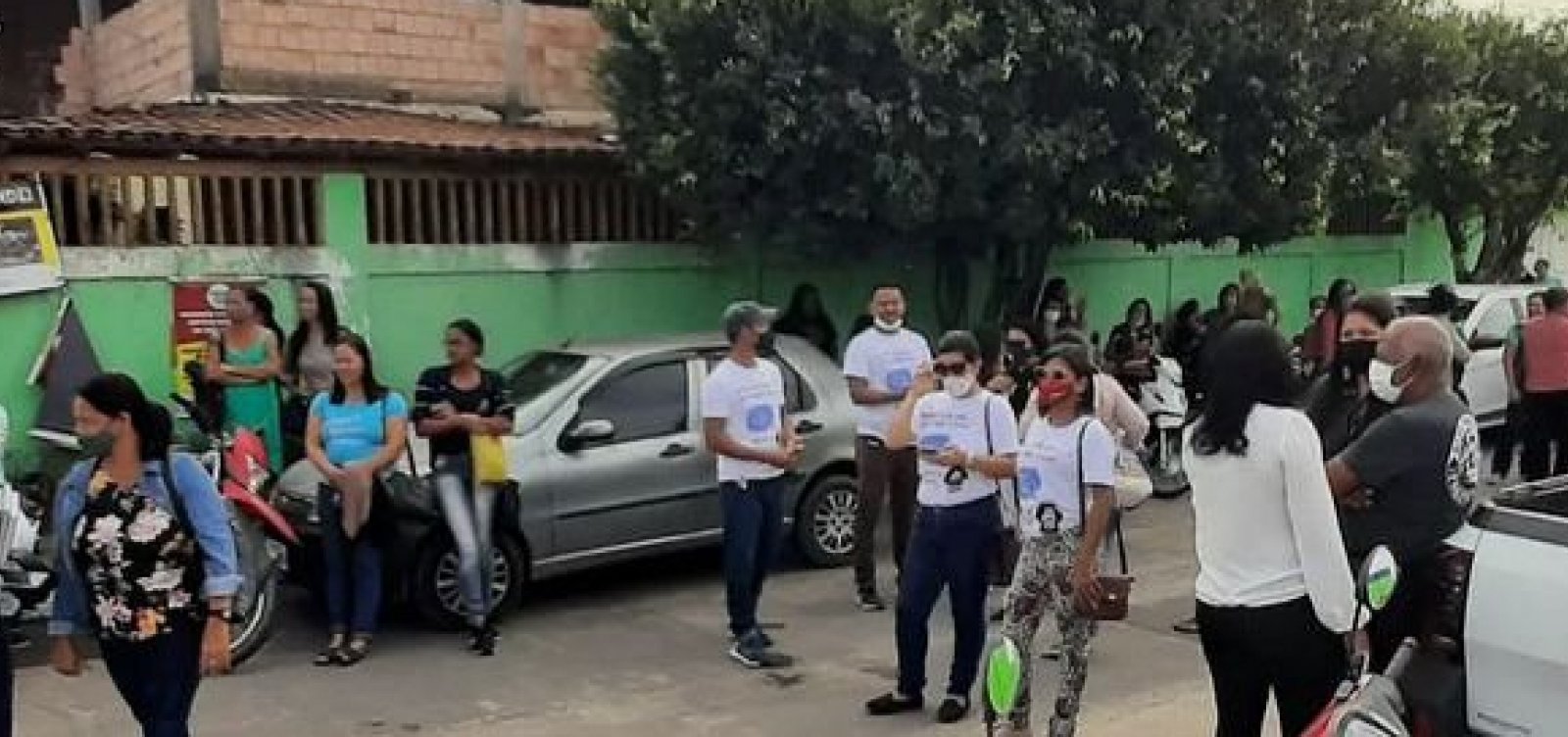 Professores de Eun&aacute;polis entram em greve por tempo indeterminado